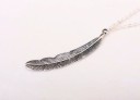 Collier doré avec plume J3402 4