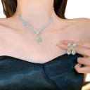 Collier en pierres scintillantes 33+11 cm et boucles d'oreilles 2,9 cm Gouttes géométriques Ensemble de bijoux de mariage et de mariée pour femmes 4