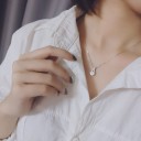 Collier féminin avec pendentif D421 5