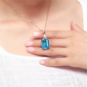 Collier féminin avec pendentif D587 5