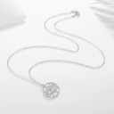 Collier féminin avec un œil dans un cercle 2