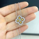 Collier féminin avec un trèfle D786 1