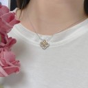 Collier féminin avec un trèfle D786 4