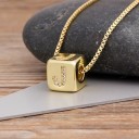 Collier femme avec lettre sur cube 11