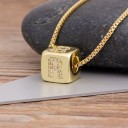 Collier femme avec lettre sur cube 19