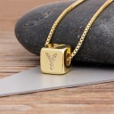 Collier femme avec lettre sur cube 26