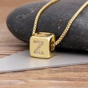 Collier femme avec lettre sur cube 27