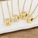 Collier femme avec lettre sur cube 1