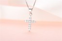 Collier pour femme avec croix M50 2