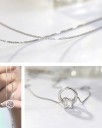 Collier pour femme avec cube dans un cercle 2