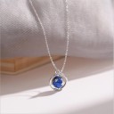 Collier pour femme avec globe terrestre 3