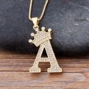 Collier pour femme avec lettre et couronne 4