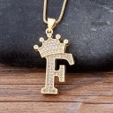 Collier pour femme avec lettre et couronne 9