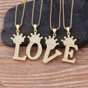 Collier pour femme avec lettre et couronne 1