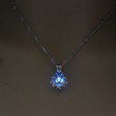 Collier pour femme avec lotus lumineux 3