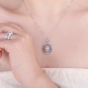 Collier pour femme avec soleil dans un cercle 2