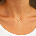 Collier pour femme avec un cercle D233 3
