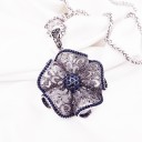 Collier pour femmes avec fleur bleue 1