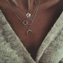 Collier pour femmes avec globe terrestre et anneaux 2