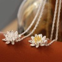 Collier pour femmes avec lotus 2