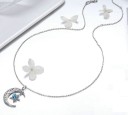 Collier pour femmes avec un croissant de lune et une étoile 3