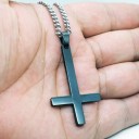 Collier pour homme croix inversée 3