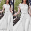 Combinaison blanche pour femmes avec traîne et dentelle 1