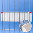 Comedouro duplo de plástico para pássaros 21 x 5 x 6,5 cm Comedouro suspenso branco para gaiola com poleiro Prato prático para aves 3