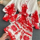 Completo da donna blusa e pantaloni corti Blusa con colletto e bottoni Maniche a palloncino con polsino Pantaloni corti con tasche Motivo 5