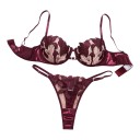 Completo da donna in lingerie con reggiseno semi-trasparente con ferretti e fiori ricamati e perizoma con applicazione floreale e fianchi regolabili 5