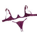 Completo intimo da donna in pizzo viola con reggiseno a coppe aperte e spalline volant e perizoma con cavallo aperto 1
