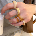 Conjunto de 5 anillos de resina Formas irregulares Colores variados marrón-blanco Anillos de viaje acrílicos para mujeres Accesorio estético 2