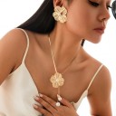 Conjunto de choker feminino com brincos Flor Detalhes em pérola Corrente ajustável 42,5 cm + brincos 5x5 cm Joias elegantes para qualquer 2