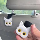 Conjunto de dois suportes de carro em forma de cabeça de gato para apoio de cabeça como se a gata segurasse na boca uma mala, óculos ou roupa 3