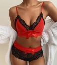 Conjunto de lencería femenina: sujetador y bragas con borde de encaje negro. Tirantes finos. Lazos decorativos. Poliéster y algodón. 3