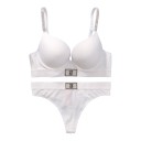 Conjunto de lencería para mujer con sujetador push up con tirantes de piedras y aplicación decorativa y tanga con cinturilla ancha y etiqueta brillante 3