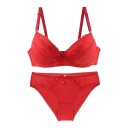 Conjunto de lingerie feminino com soutien com aros e copas moldadas com renda e laço e cuecas com laterais em renda 5