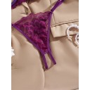 Conjunto de lingerie feminino em renda roxa com sutiã de copas abertas e alças com volantes e fio dental com abertura no entrepernas 6