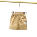 Conjunto de menino com polo com urso e calções bege com elástico e bolsos 3