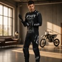 Conjunto de motocrós com camisa de manga longa e calças com padrão de camuflagem cinza e inscrições brancas para enduro e condução de quadriciclos 4