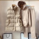 Conjunto de três peças para senhora Sweatshirt com fecho éclair e capuz Calças com cordão ajustável Colete acolchoado com gola alta 8