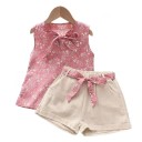 Conjunto de verano para niña con pantalones cortos beige y top con estampado floral y escote en V con lazo 3