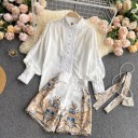 Conjunto feminino blusa branca e calções com estampado ornamental Blusa com gola alta e mangas balão Detalhes em renda Poliéster 3
