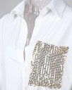 Conjunto feminino camisa branca com bolso de lantejoulas e calças douradas de lantejoulas Corte solto da camisa Calças retas até ao tornozelo 5