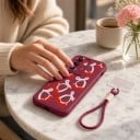 Coque Samsung Galaxy S26 Imprimé cerises Coque en silicone avec une sangle pour le poignet Étui avec un cadre autour des objectifs 7