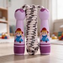 Corda per saltare per bambini con motivo di bambina Manici in legno Cordino di cotone morbido 2,7 m Lunghezza regolabile Per bambini fino a 160 cm 4