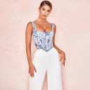 Corset féminin avec des fleurs 3