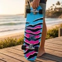 Cruiser skateboard S pruhovaným vzorom Dĺžka 78,7 cm Protiskluzový grip Modro-ružový s čiernymi kolesami Na mesto a cyklotrasy 3