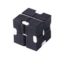 Cubo antistress infinito per mani inquieti Otto cubetti collegati per un continuo ribaltamento In polietilene Dimensioni 4 x 4 x 4 cm 2