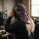 Culoare pentru casca de sudură Protecție pentru cap și gât Dimensiuni 47 x 46,5 cm Universal pentru majoritatea cascelor Motiv stele și dungi 2